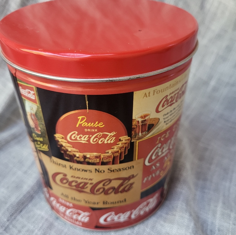 VINTAGE LIKE NEW Coca-Cola Vintage Tin Can